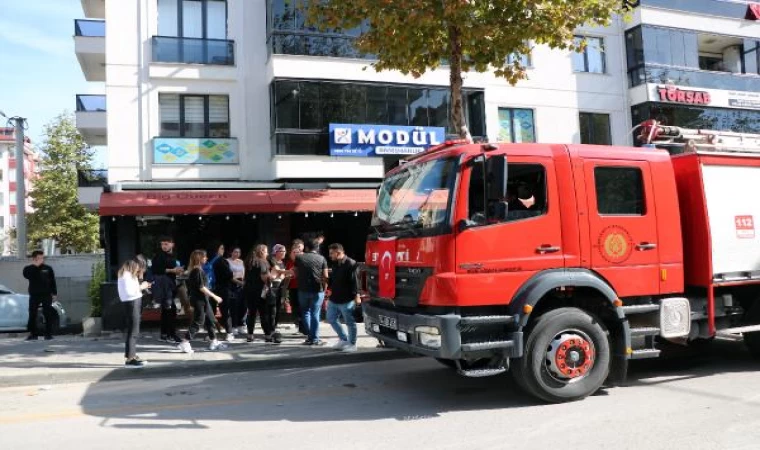 Üniversite öğrencisi, çalıştığı kafede portatif ocağı yakarken yandı