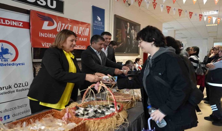 Üniversitesi öğrencilerine hoş geldin hediyesi