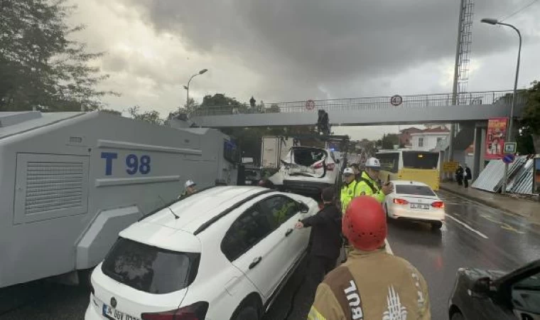 Üsküdar’da aralarında TOMA’nın da bulunduğu 14 araç bir birine girdi