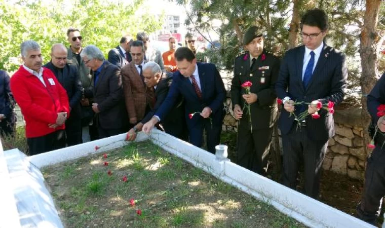 Van’da 12 yıl önceki depremde hayatını kaybedenler anıldı