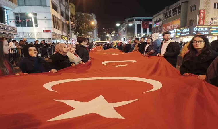 Vanda meşaleli Cumhuriyet yürüyüşü