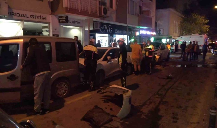 Yalovada otomobilin ortalığı savaş alanına çevirdiği kaza kamerada: 4 yaralı