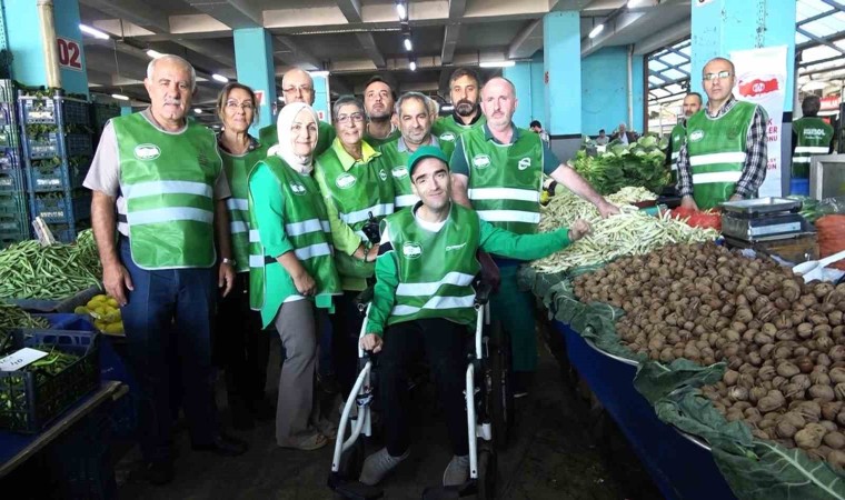 Yalovada pazarcılar serebral palsi farkındalığı için yeşil yelek giydi