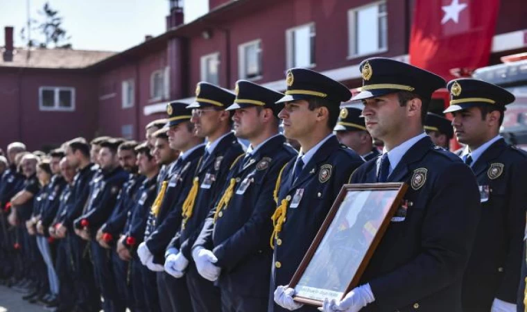 Yangında dumandan etkilenen itfaiye erlerinden biri daha yaşamını yitirdi (2)