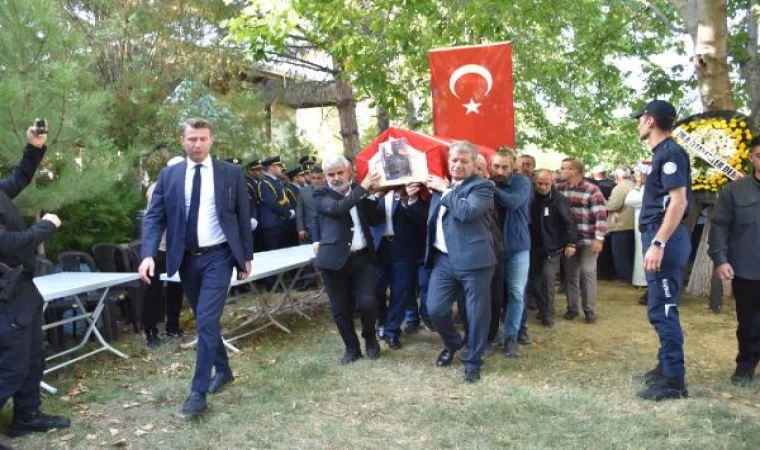 Yangında dumandan etkilenen itfaiye erlerinden biri daha yaşamını yitirdi (3)