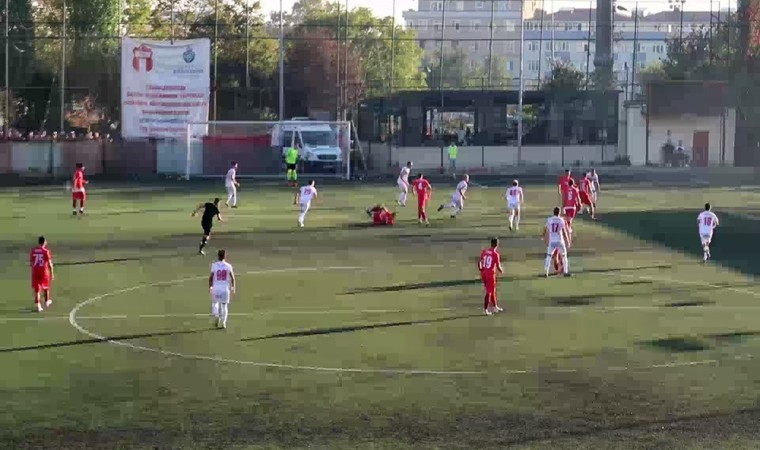 Yeşil sahalarda görülmemiş olay, hakem maçı bitirdikten sonra tekrar başlattı