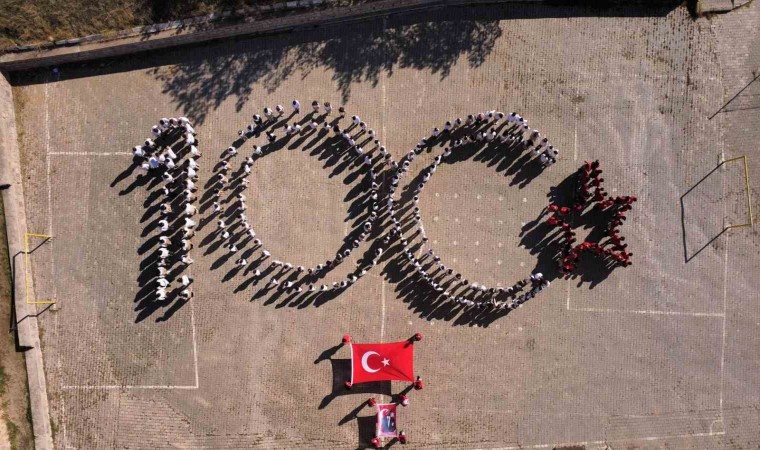 Yozgatta öğrencilerden 100. yıl koreografisi