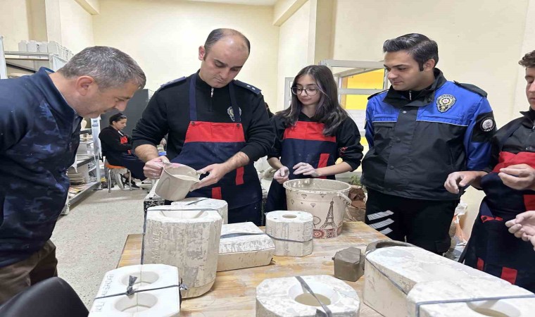 Yüksekova polisi 3 dalda 40 öğrenciye kurs verdi