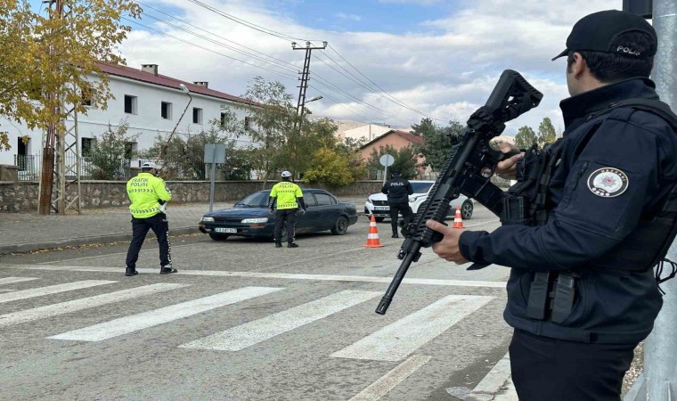 Yüksekova polisinden havadan ve karadan trafik denetimi