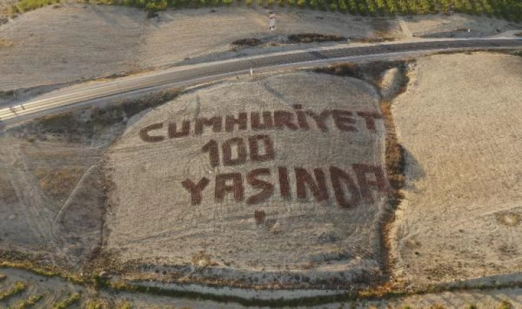 Ziraat mühendisi tarlaya, ’Cumhuriyet 100 yaşında’ yazdı