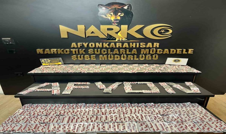 Afyonkarahisar otogarın da 9 bin 758 adet uyuşturucu hap ele geçirildi