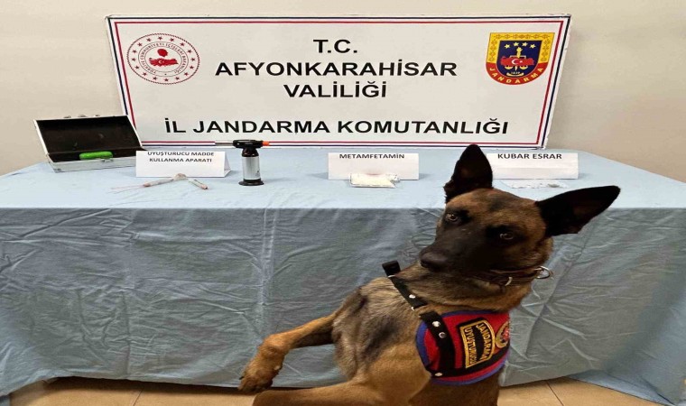 Afyonkarahisara uyuşturucu sevkiyatına jandarma ‘dur dedi