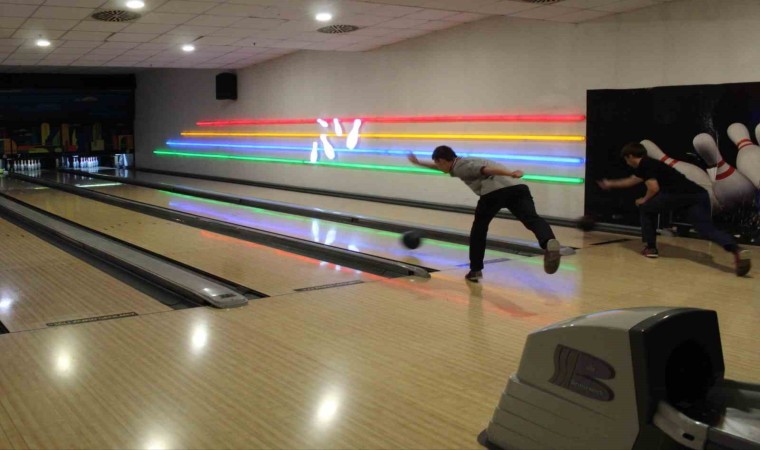 Afyonkarahisarda Okul Sporları Bowling Turnuvası ilk kez düzenlendi