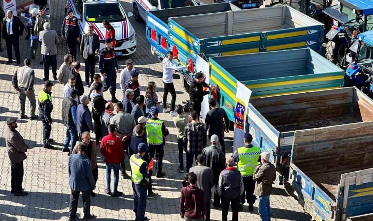 Afyonkarahisarda ‘Reflektör Tak Görünür Ol projesi devam ediyor