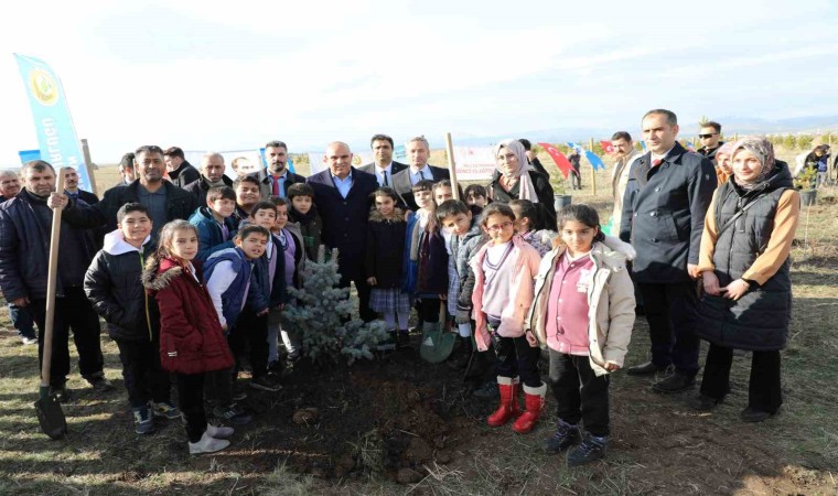 Ağrıda Öğretmenler Gününde fidan dikme etkinliği