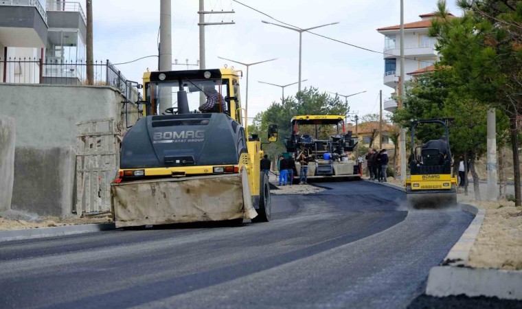 Akdağmadeni ilçesinde asfalt çalışmaları sürüyor