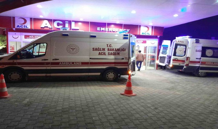 Alkollü sürücü zincirleme kazaya neden oldu: Işıkta bekleyen araca çarptı, 7 kişi yaralandı