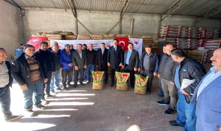 Altıntaşta 532 üreticiye yüzde 50 hibeli 98 ton 550 kilo buğday tohumu dağıtıldı