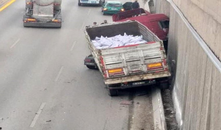 Ankarada kazayı izleyen sürücü de kaza yaptı