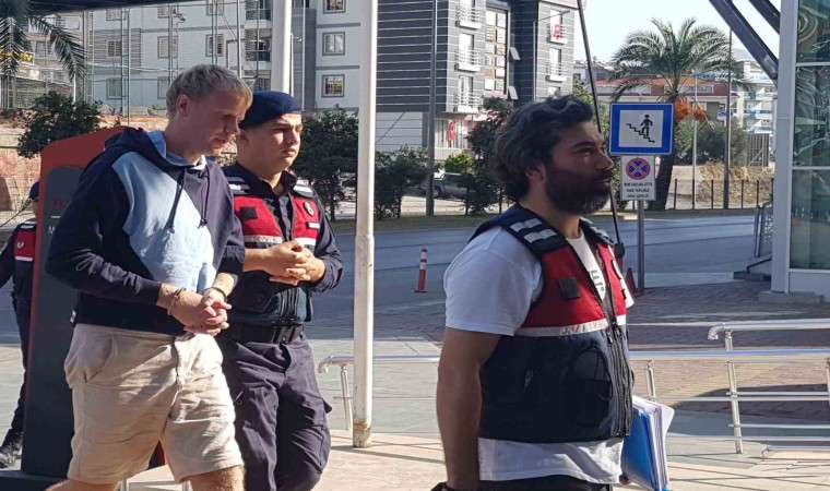 Antalyada 35 bin erosu gasp edildikten sonra 2 şüpheliyi aracıyla çarparak öldüren Ukraynalı turist tutuklandı