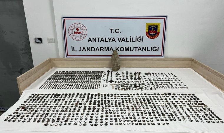 Antalyada jandarmadan tarihi eser operasyonu