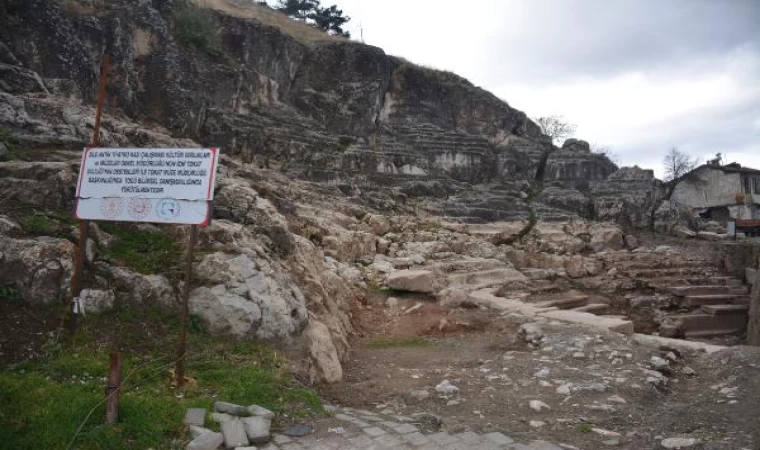 Antik tiyatroda bulunmuştu; altın değil, yağ küpüymüş