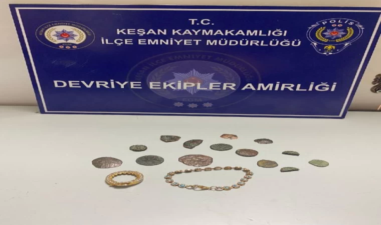 Aranan şüpheli, tarihi eserlerle yakalandı