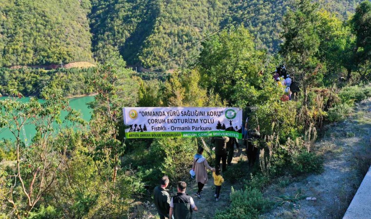 Artvinde Cumhuriyetin 100. yıl etkinlikleri kapsamında doğa yürüyüşü düzenlendi