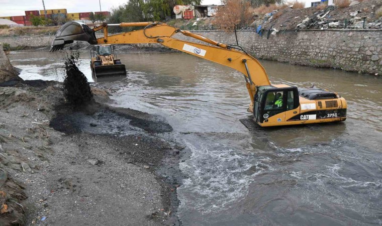 ASKİ su baskınlarına karşı akarsu ve dere yataklarını ıslah ediyor