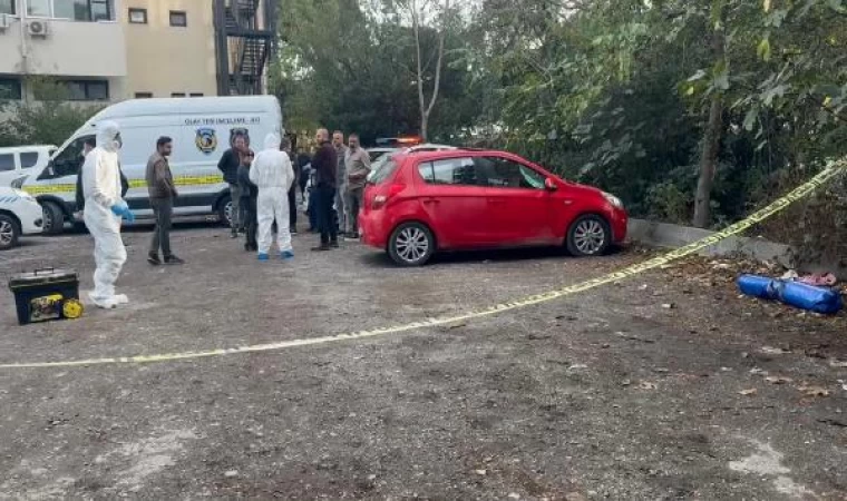 Ataşehir’de otoparktaki otomobilin içinde ceset bulundu -1