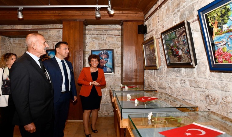 Atatürk rölyefleri İbramaki Sanat Galerisinde