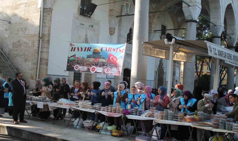 Aydında Filistin için hayır çarşısı açıldı