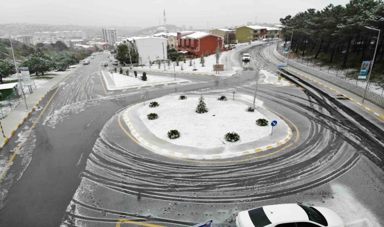 Aydos Tepesine sezonun ilk karı düştü