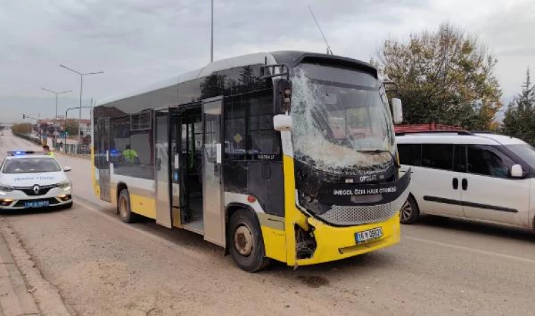 Aynı yöne giden halk otobüsleri çarpıştı: 3 yaralı