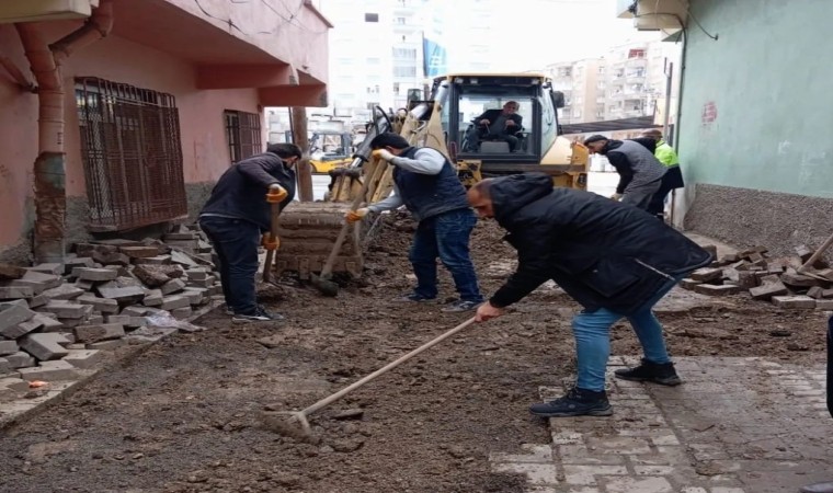 Bağlar ilçesinde yol iyileştirme çalışmaları devam ediyor