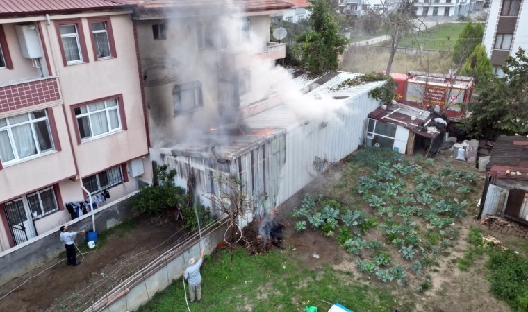 Bahçede yakılan ateş atölyenin bir bölümünü kül etti