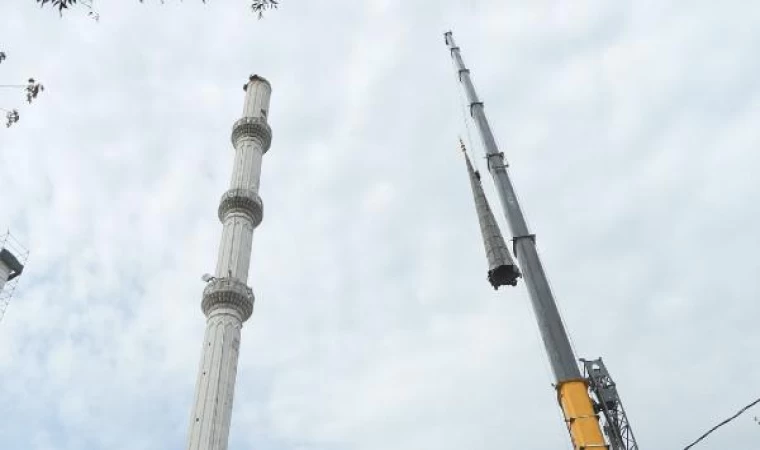 Bahçelievler’de 85 metrelik minareler deprem riskine karşın sökülerek kısaltıldı