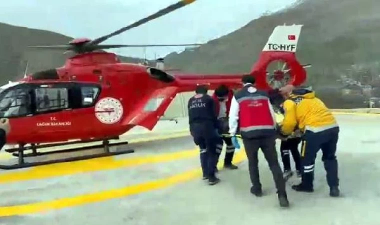 Bahçesaray’daki hasta, ambulans helikopterle Van’a sevk edildi