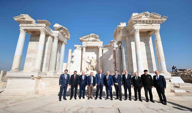 Bakan Ersoy, Laodikya Antik Kentinde incelemelerde bulundu