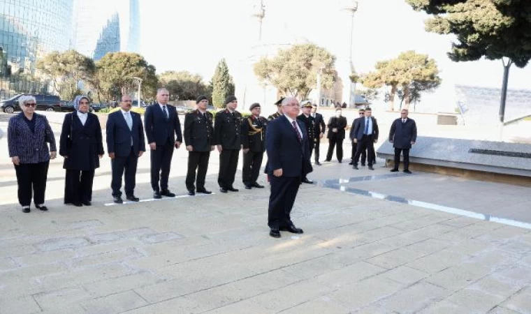 Bakan Güler, Azerbaycan’da Türk Şehitliğini ziyaret etti