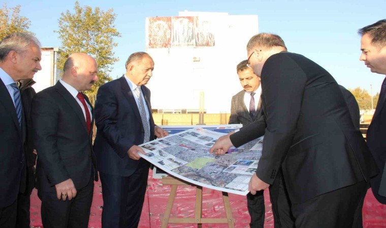 Bakan Özhaseki, Adıyamanda yerinde dönüşüm alanını inceledi