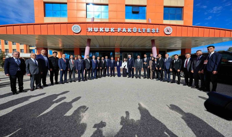 Bakan Tunç; “A.Ü. Hukuk mezunları başarılı”