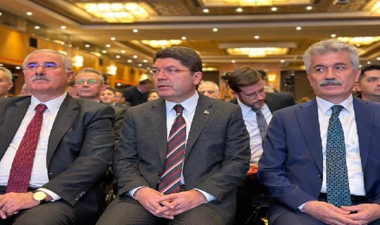 Bakan Tunç: Çelişkileri ortadan kaldıracak yeni anayasaya ihtiyacımız var