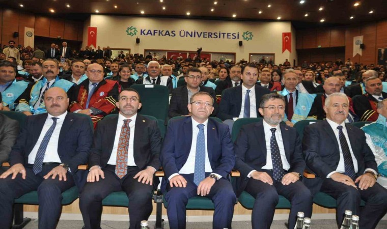 Bakan Yumaklı, Karsta öğrencilere seslendi