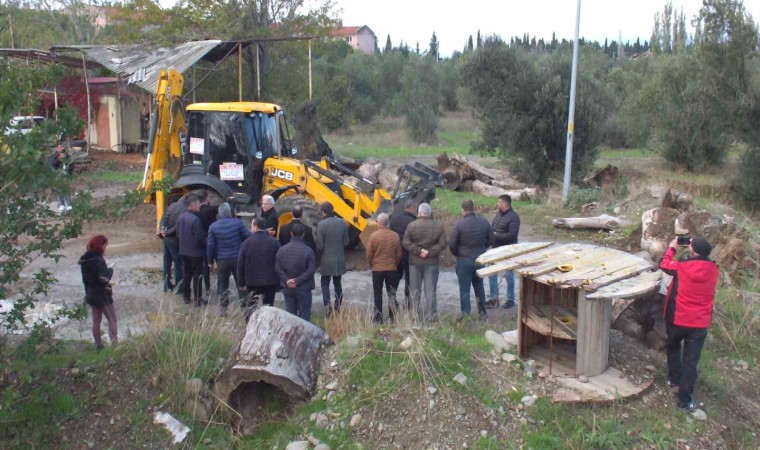 Balıkesirde mahallelinin yol sevinci