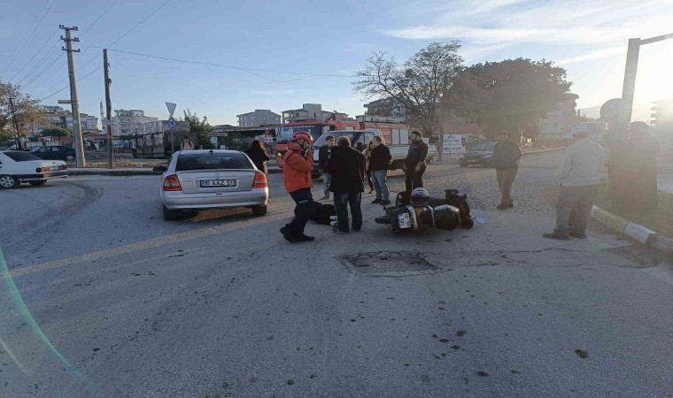 Balıkesirde otomobil ve motosiklet çarpıştı: 2 yaralı