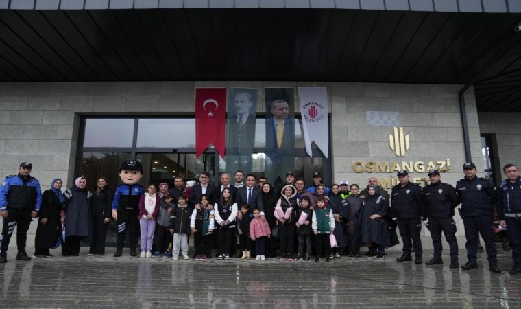 Başkan İsmet Yıldırım şehit çocukları ile birlikte ağaç dikti