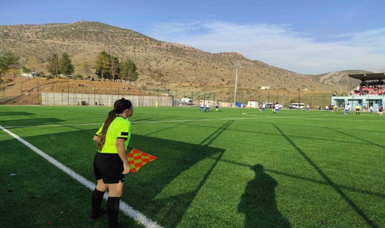 Batman amatör futbol ligi, başarılı kadın hakemler tarafından yönetiliyor