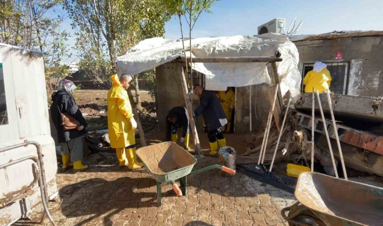 Batmanda selin bilançosu: 162 iş yeri ve 61 araç zarar gördü