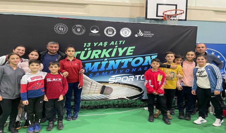 Bayburtlu badmintoncular şampiyonadan dereceyle döndüler